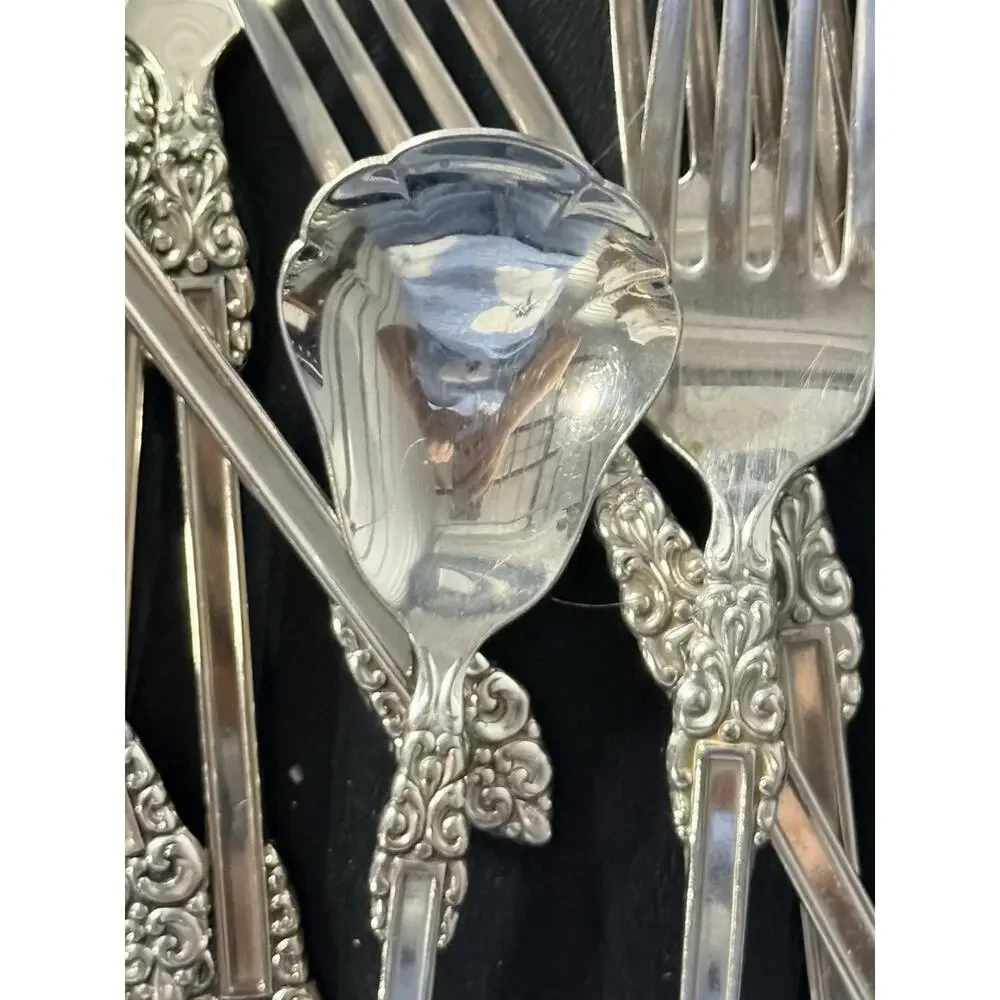 80 Pc Oneida Rembrandt Stainless Flatware Forks Spoons Knives Ladles Serving Set
